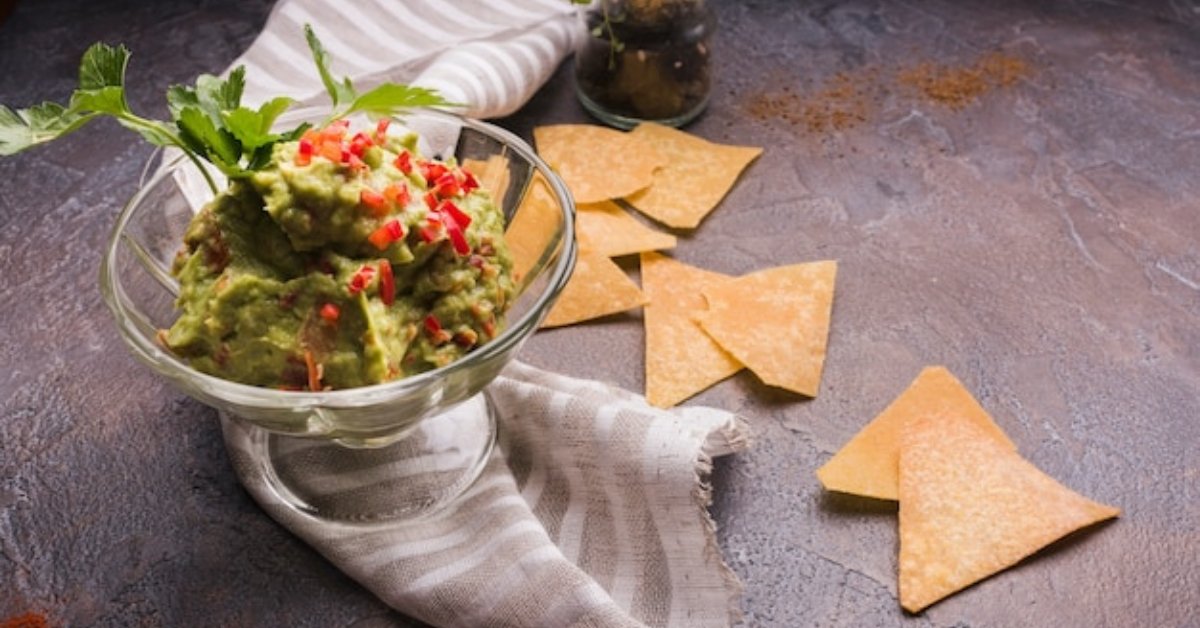 Creamy Guacamole with Tortilla Chips