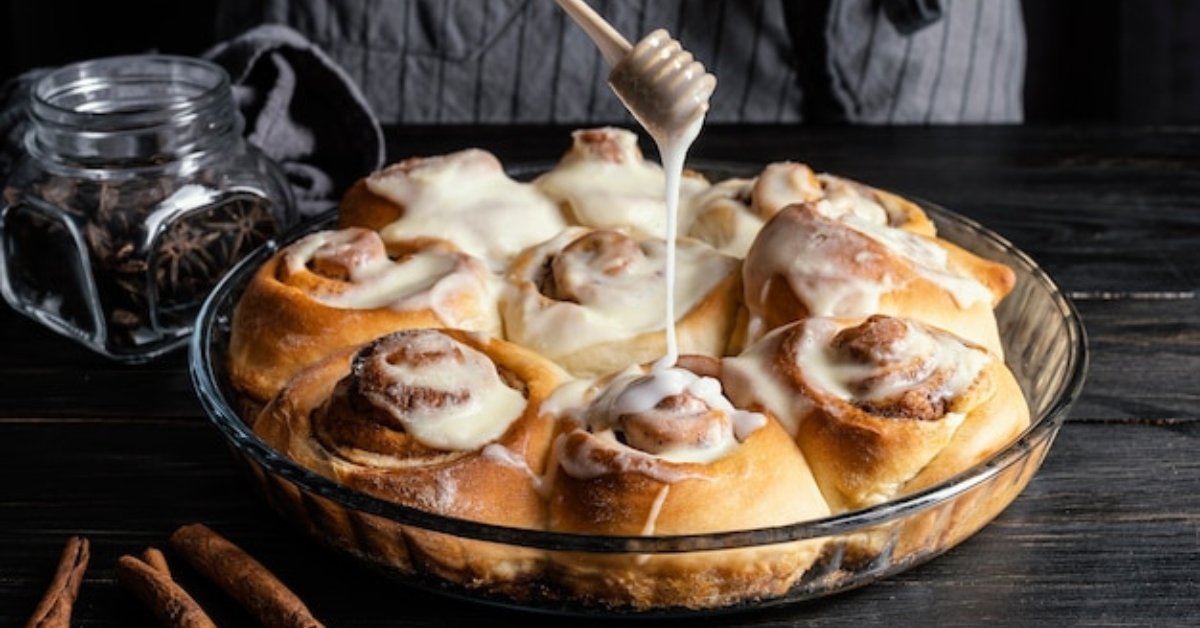 Soft Cinnamon Rolls with Cream Cheese Glaze