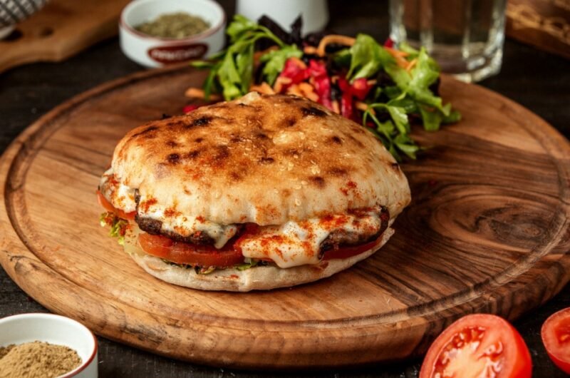 BBQ Chicken Flatbread Recipe – Easy, Cheesy & Delicious