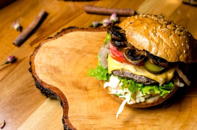 Smoked Cheddar Jalapeno Burgers Recipe (Juicy, Spicy & Smoky)